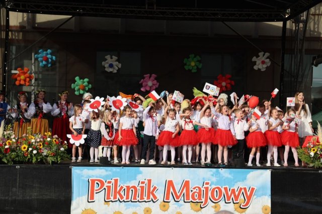 b_1024_768_0_00_images_2023_2024_WYDARZENIA_GMINNY_3MAJA_438169770_993461002787672_3238175109479270002_n